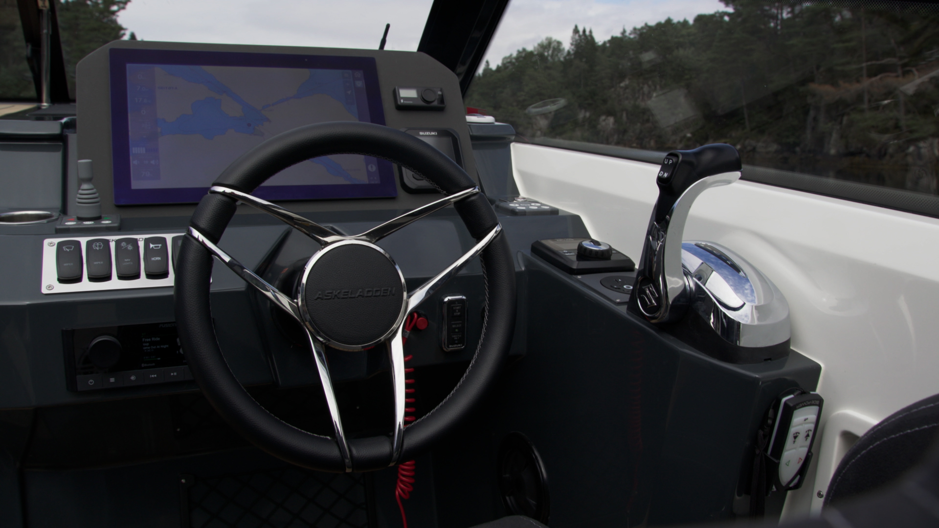 Main Features.00 00 36 12.Still010