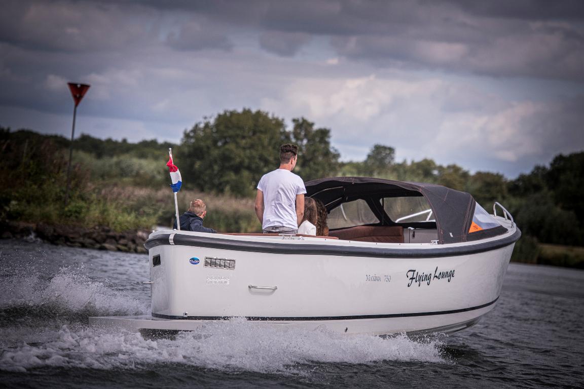 Maxima 750 Flying Lounge (7)