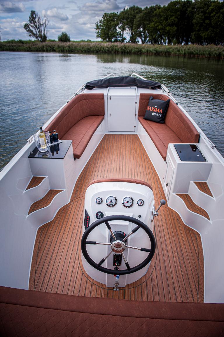 Maxima 750 Flying Lounge (25)