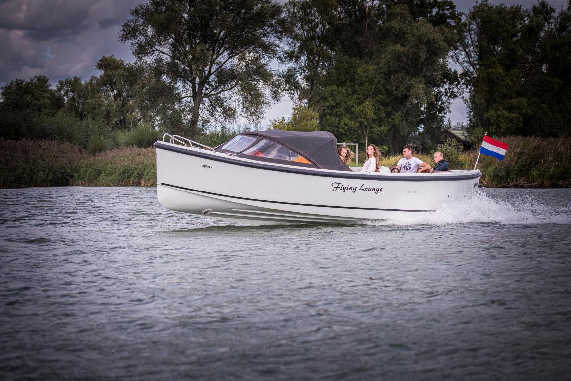 Maxima 750 Flying Lounge (8)