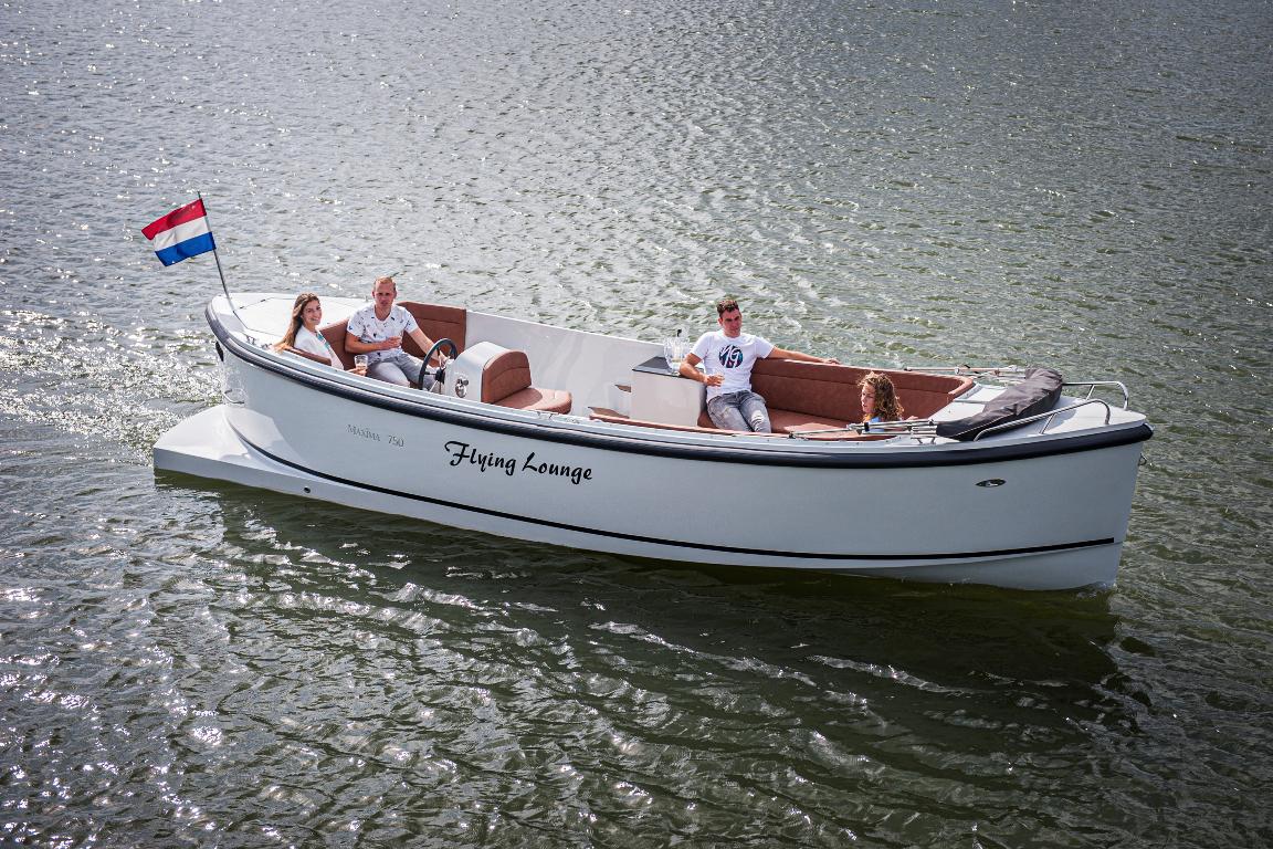 Maxima 750 Flying Lounge (16)