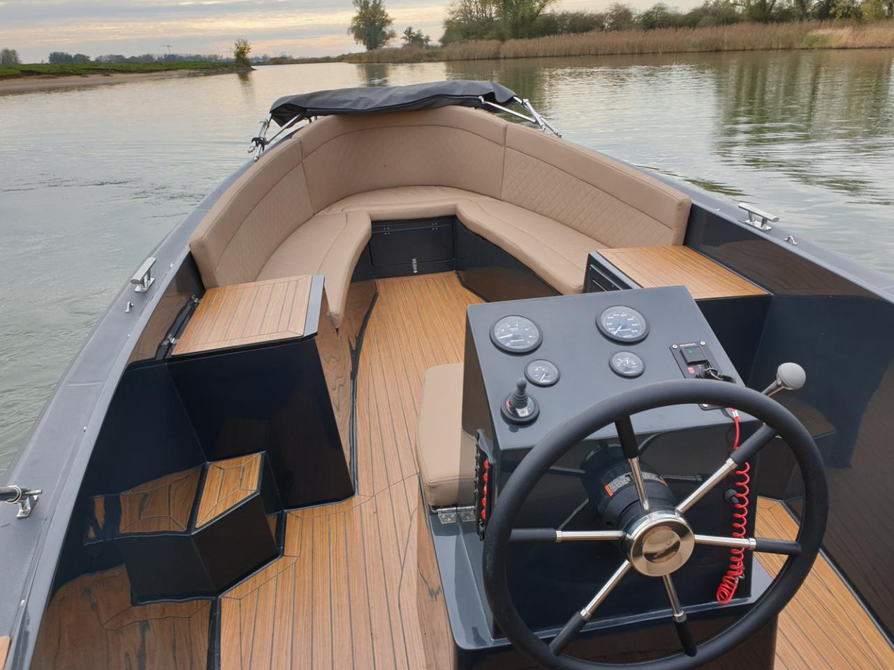 Maxima 650 Flying Lounge (14)