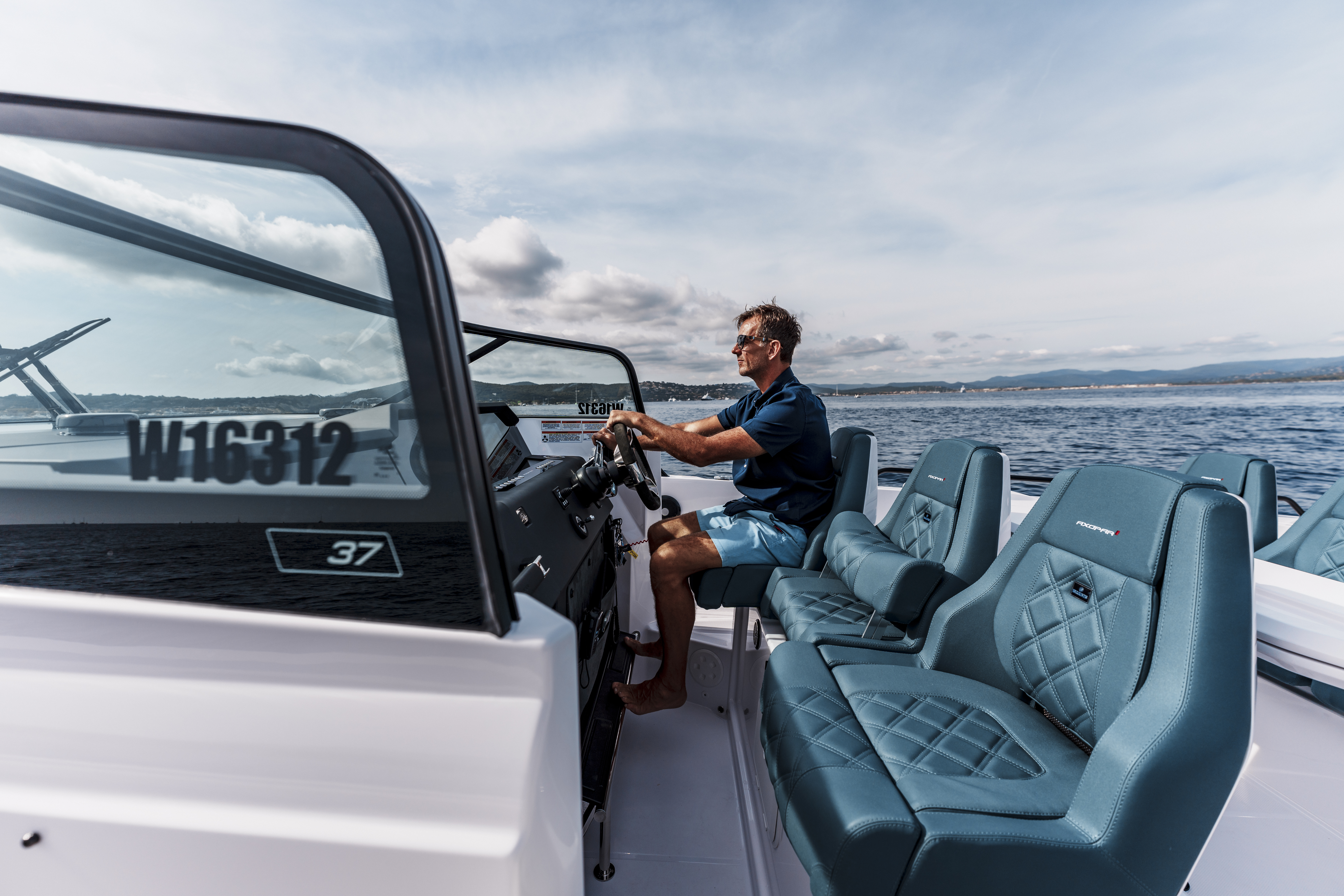 Axopar 37 Spyder MY2023 A7 08003