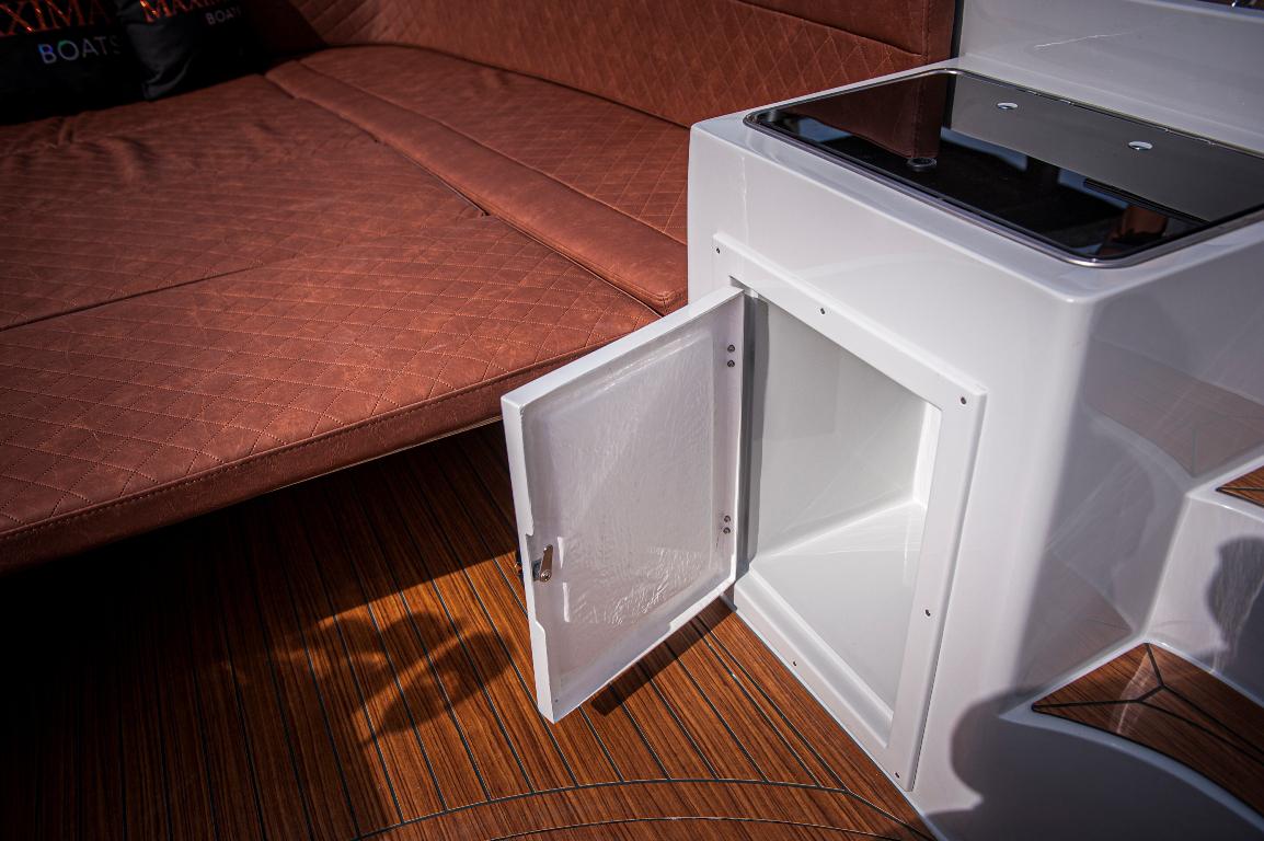 Maxima 750 Flying Lounge (21)