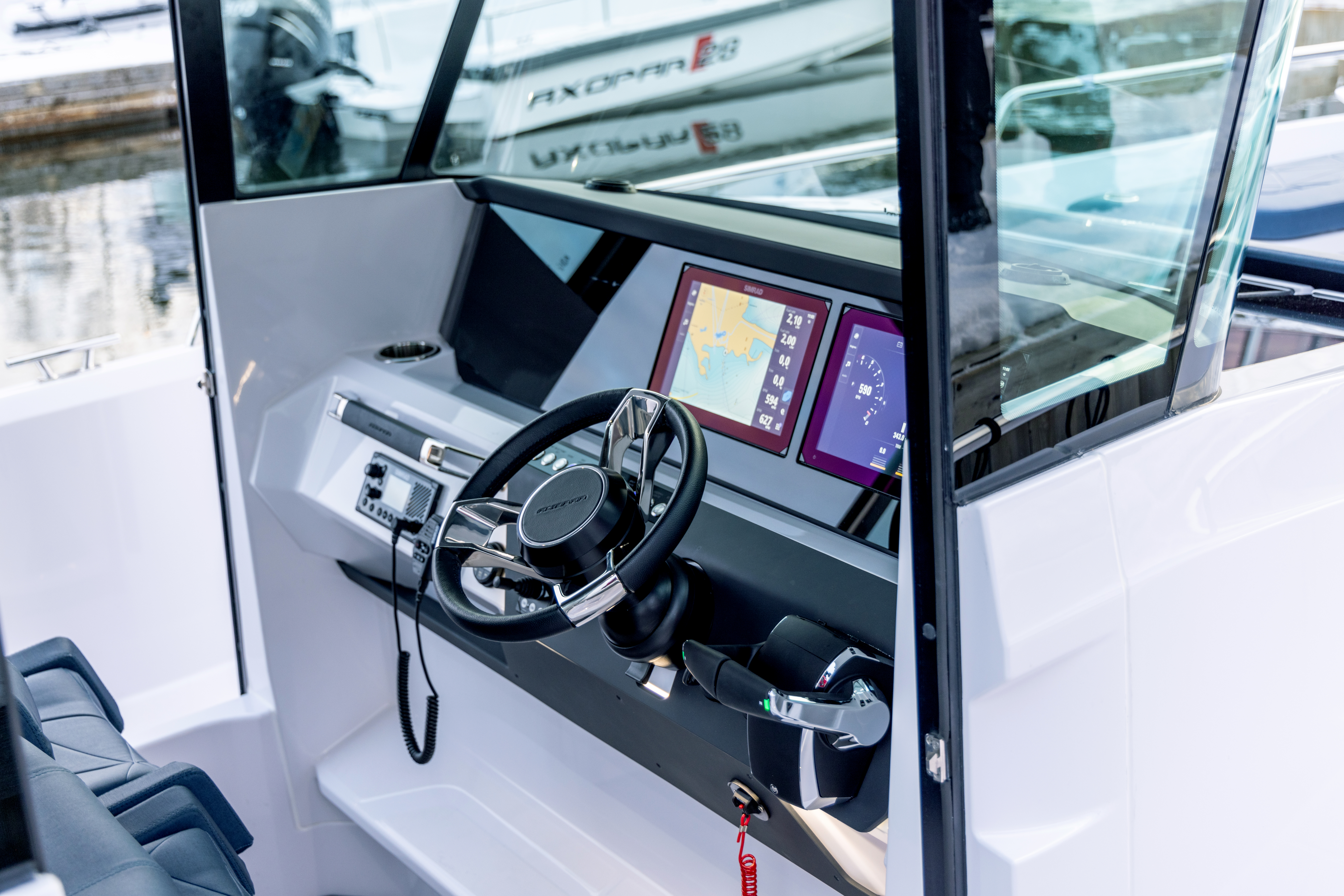 Axopar 29 XC Cross Cabin 16