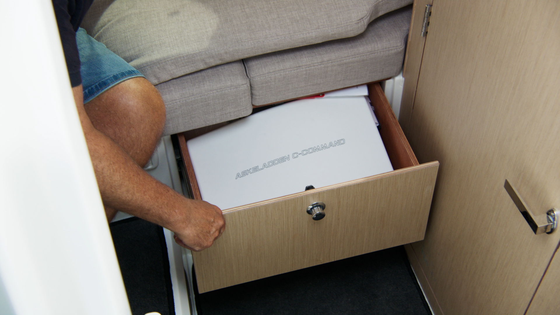 Main Features.00 02 18 15.Still044