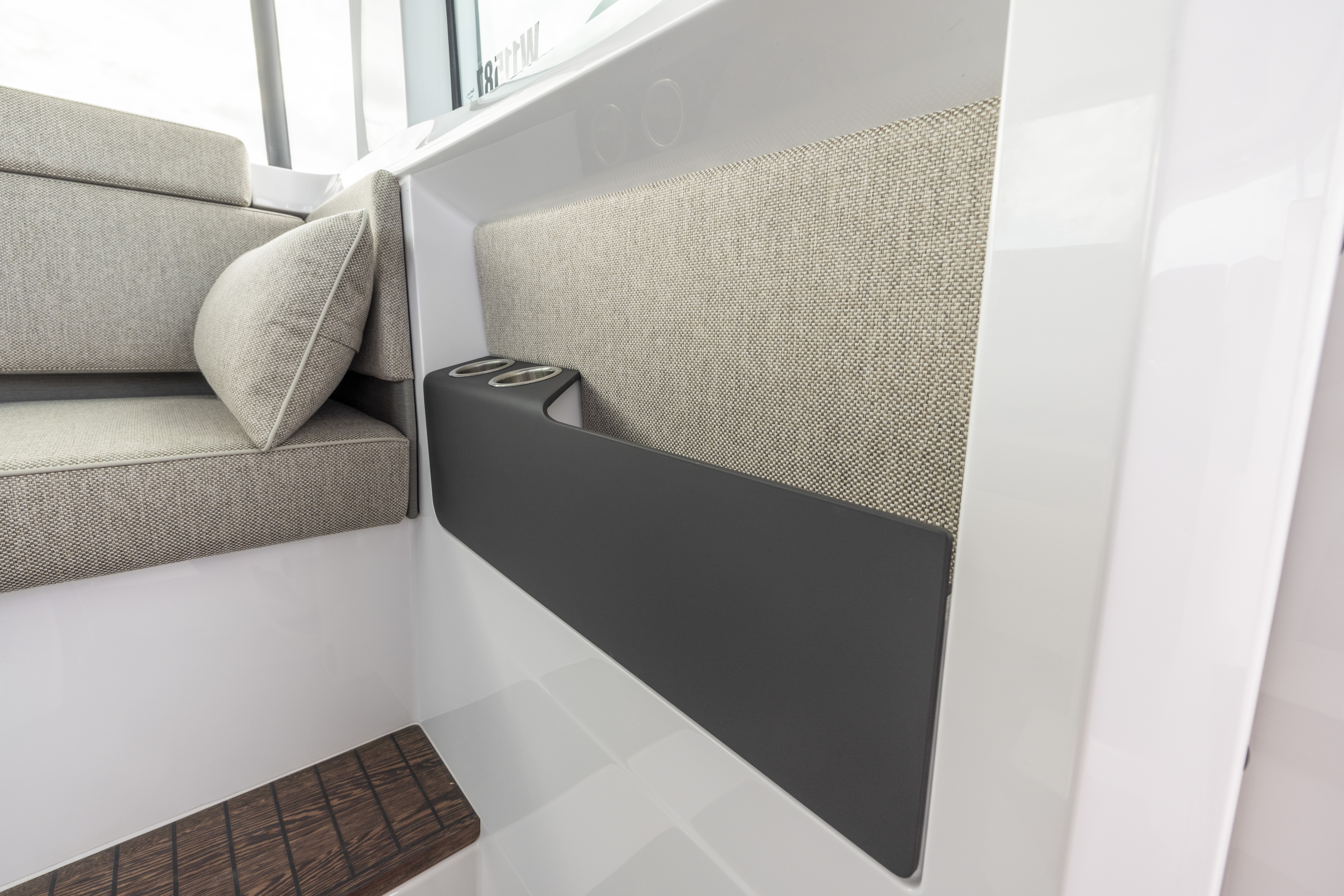 Axopar 37 XC Mediterrana MY2023 C4A5011