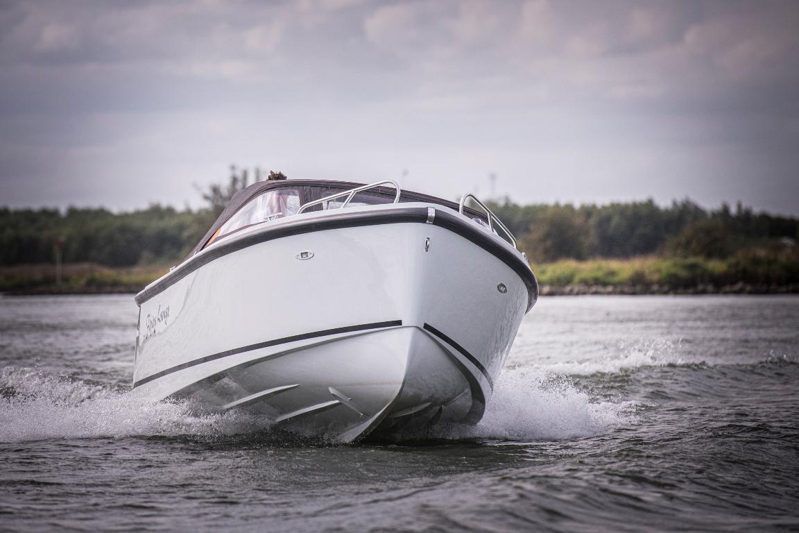 Maxima 750 Flying Lounge (6)