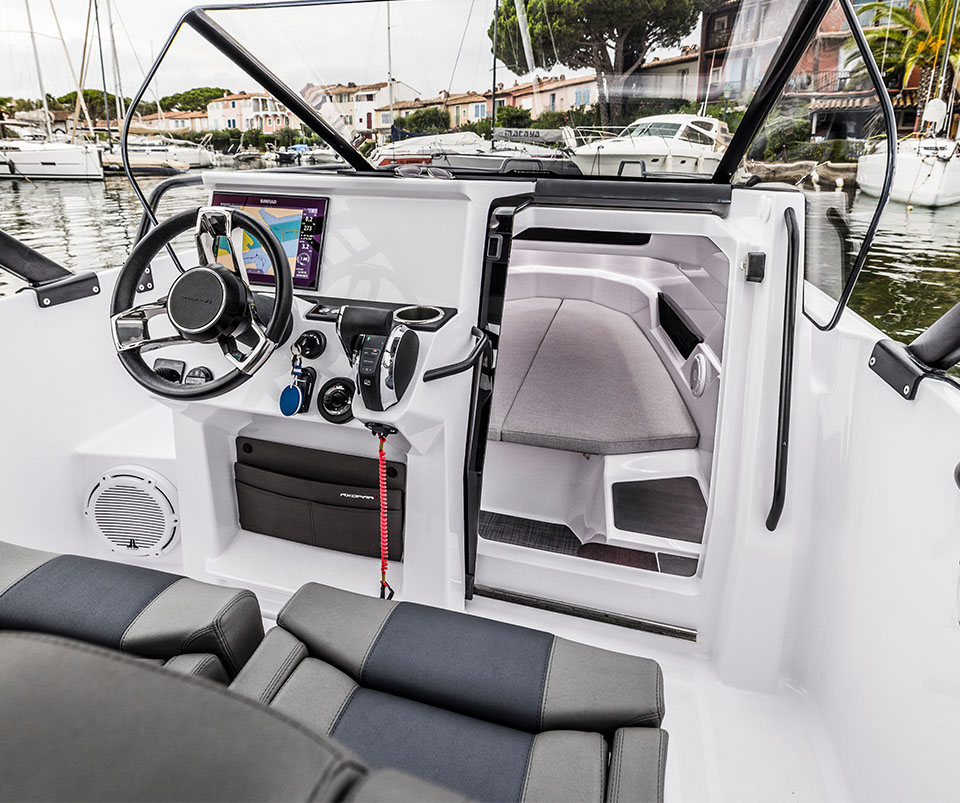 QL3 0002 Axopar 25 TT C4A7806 Scalewidthwzk2mf0