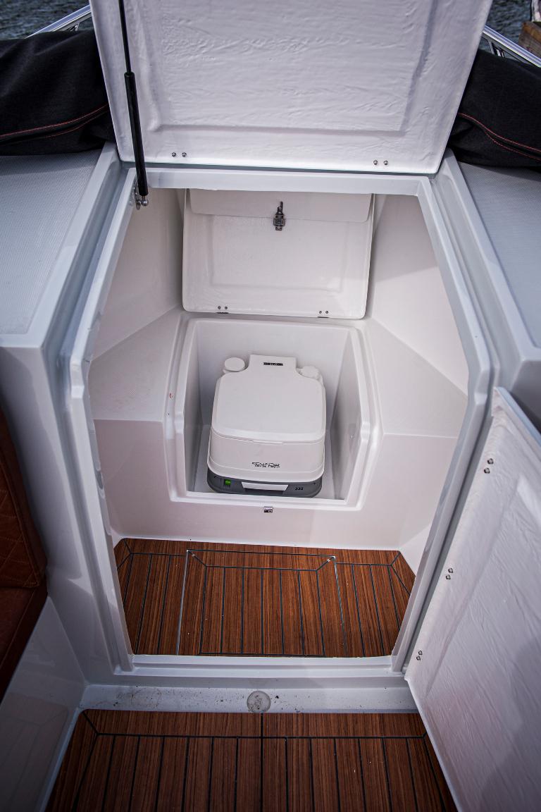 Maxima 750 Flying Lounge (24)