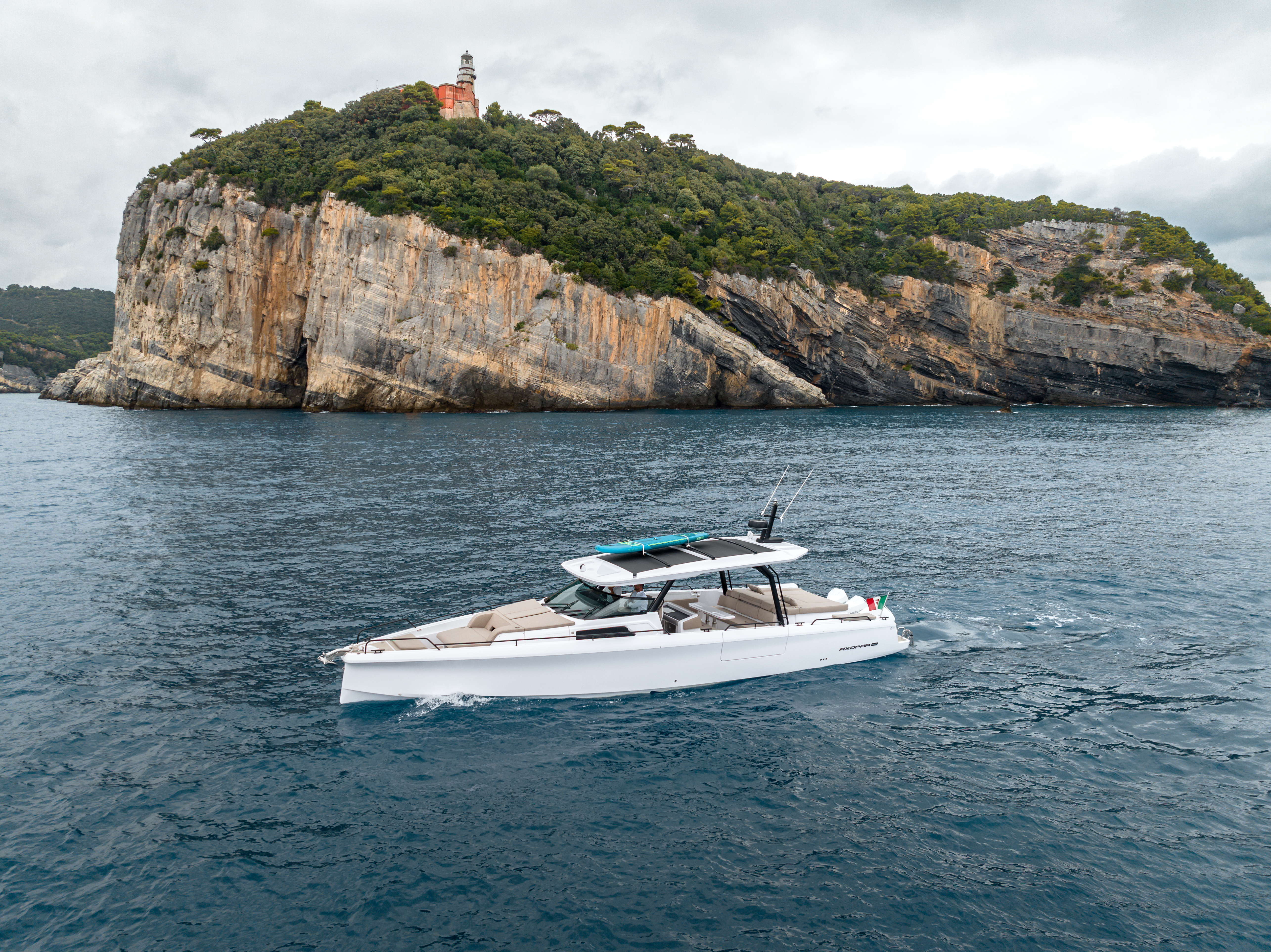 Axopar 45 Sun Top MY24 DJI 0239