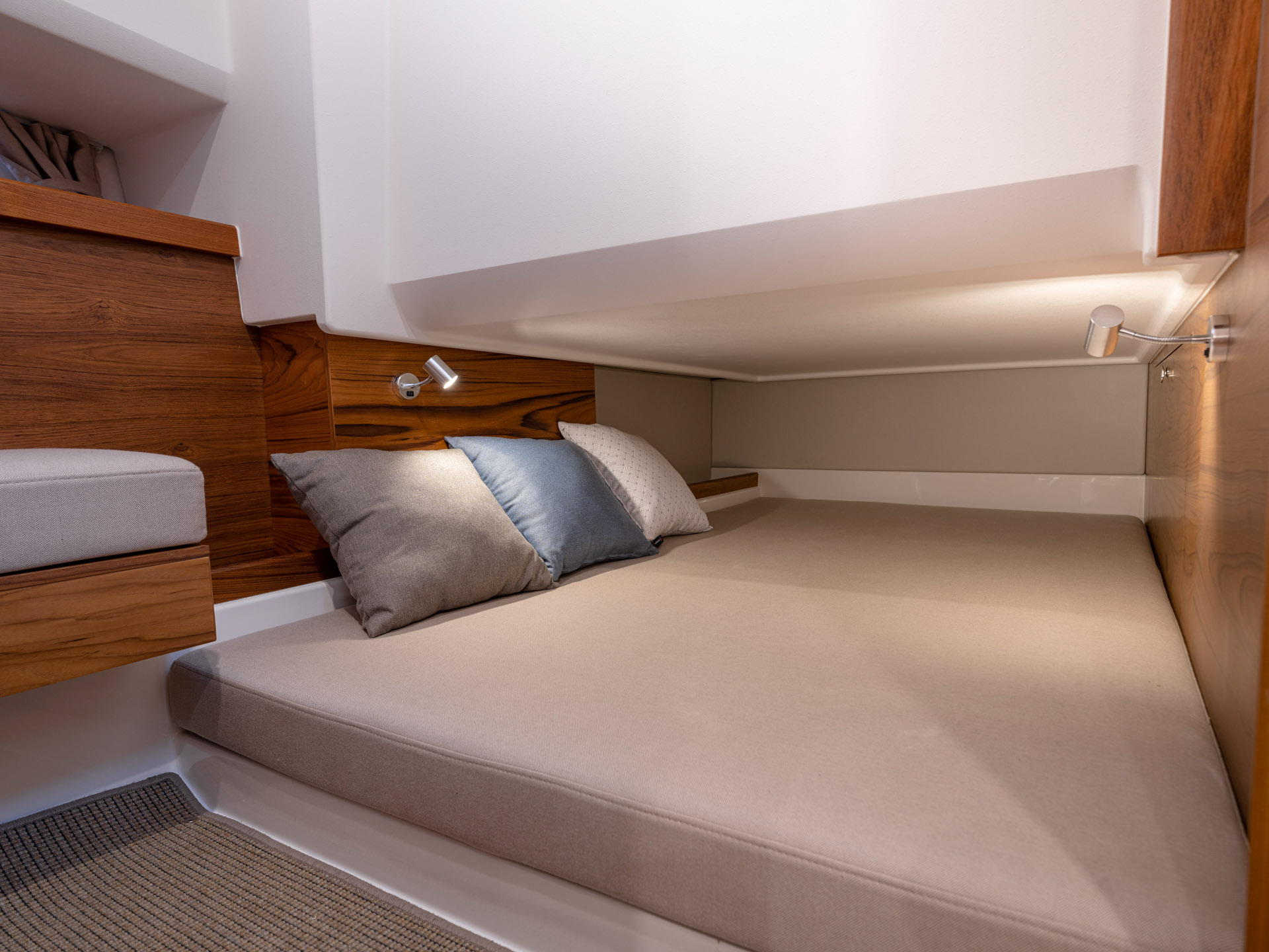 C11 T11 Interior 3556