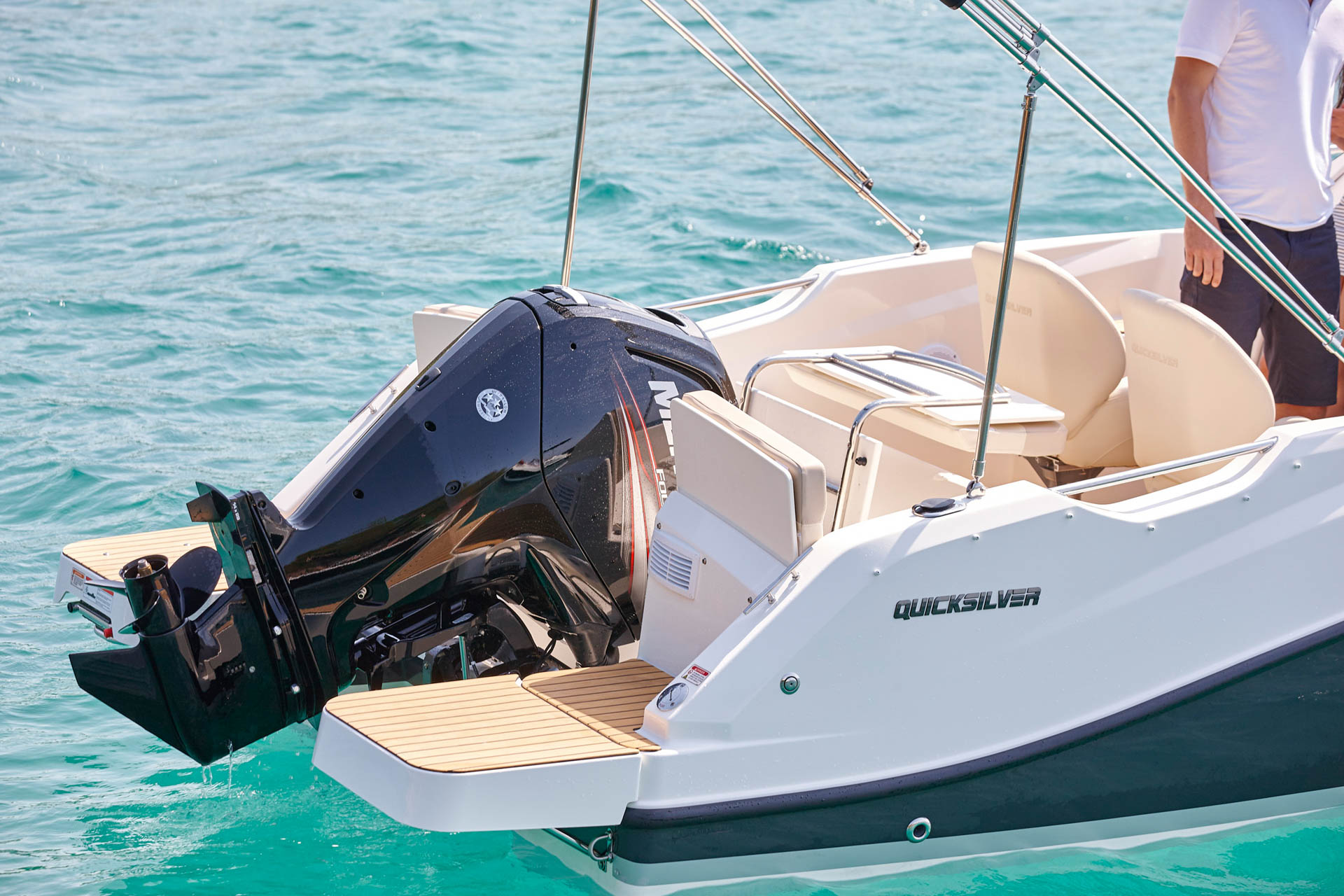 Quicksilver 555 Cabin (2)