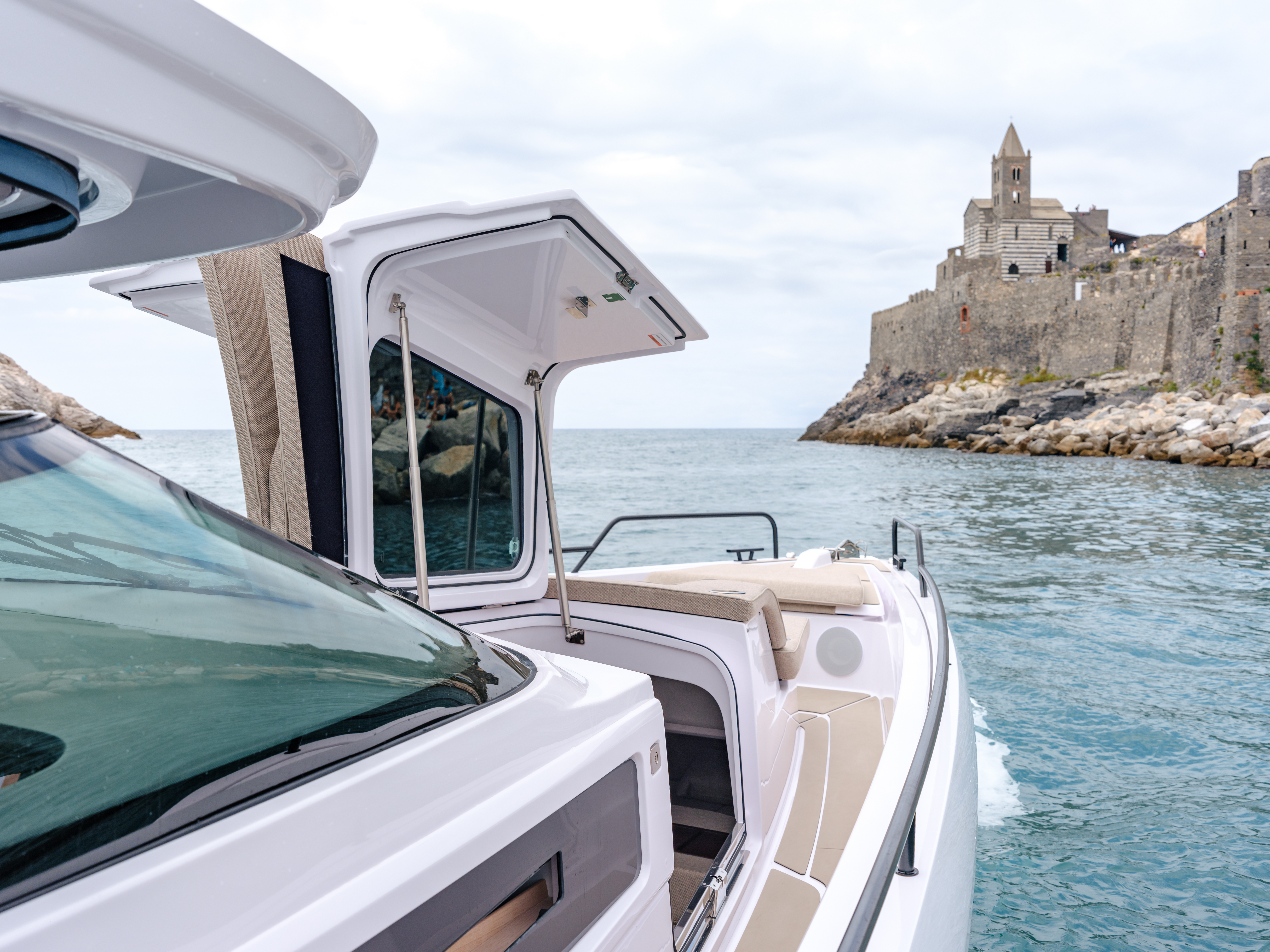 Axopar 45 Sun Top MY24 DSCF5647